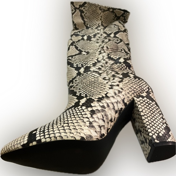Faux snake skin boots - Picture 2 of 7